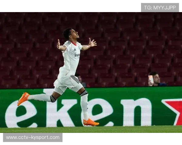 法兰克福反击率先破门，克瑙夫单刀撕裂巴萨防线